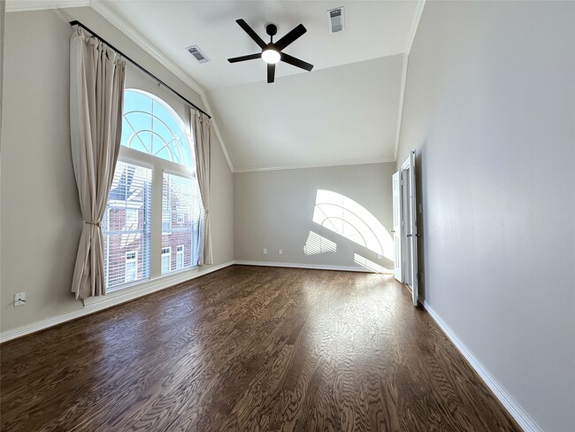 Building Photo - 1963 Peden St