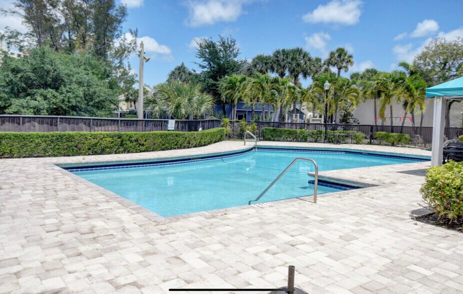 Building Photo - 5286 Sapphire Vly