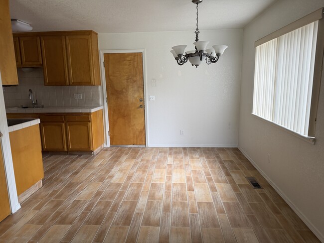 Building Photo - 221 S 7th St