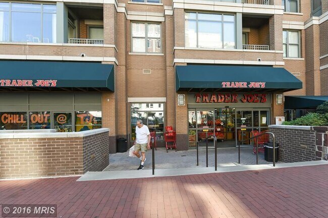 Building Photo - Westend/Georgetown One Bedroom, One Bath i...