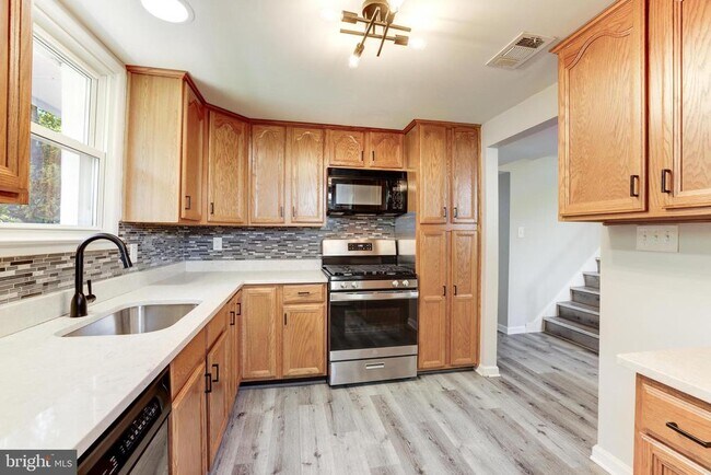 Building Photo - 4111 Hemingway Dr