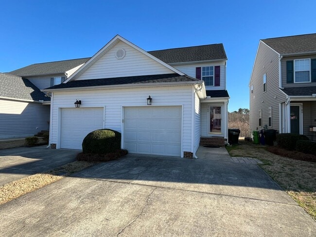 Building Photo - Charming 2BD, 2.5BA Townhome in an Excellent Community with Amenities