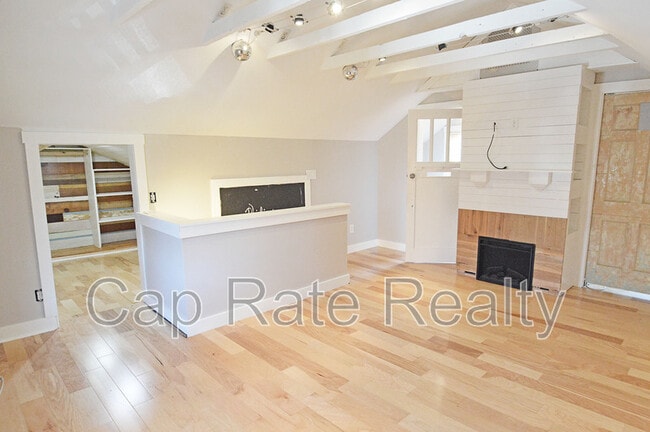 Building Photo - 216 Cherrington Rd