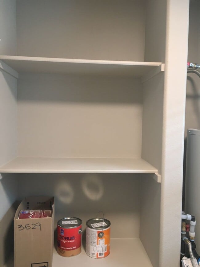 Building Photo - 2 Bedroom / 1 Bathroom Cottage in SW Redmond