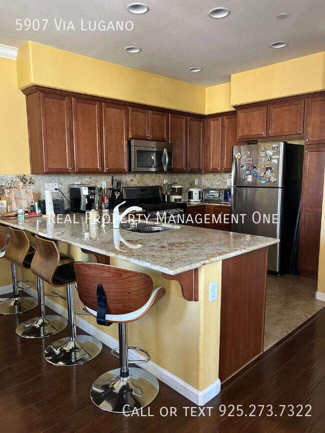 Building Photo - 5907 Via Lugano Via