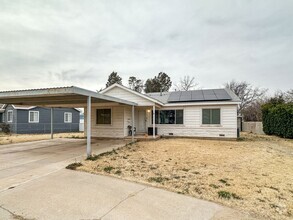 Building Photo - 308 E Yeso Dr