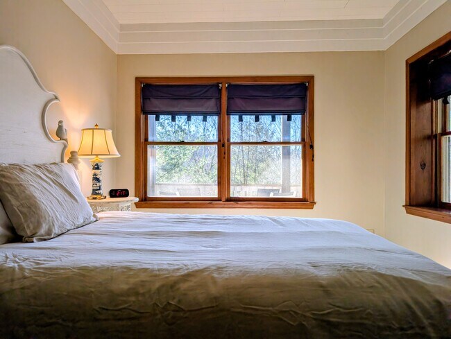 Building Photo - 842 Saddle Back Cir