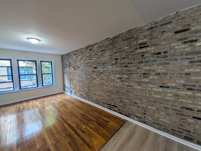 Building Photo - 2332 N Spaulding Ave