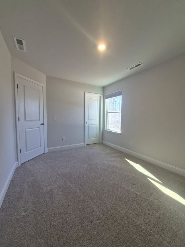 Building Photo - 301 Harvest Mdw Xing