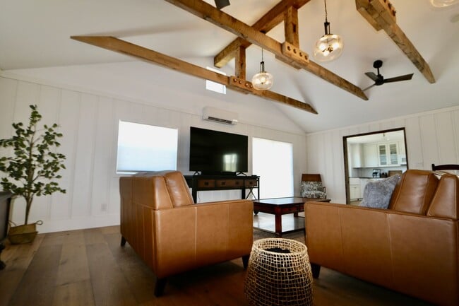 Building Photo - NEWLY Designed & Furnished Modern Farmhous...