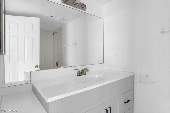 Building Photo - 2221 N Jones Blvd