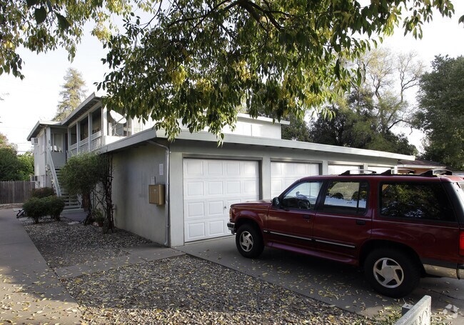 Primary Photo - Sterling Court