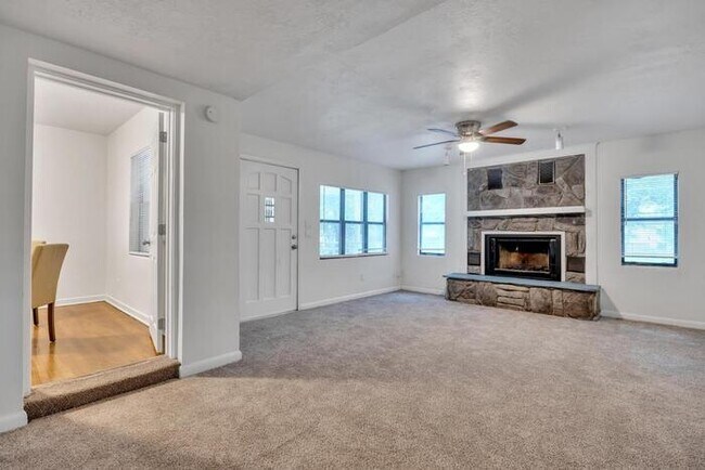 Building Photo - Renovation, MUST SEE!