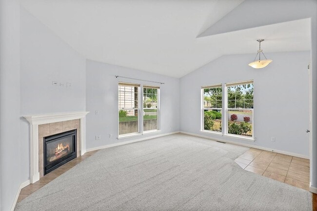 Building Photo - 3 bedroom 2 bath Home for Rent in Yelm!