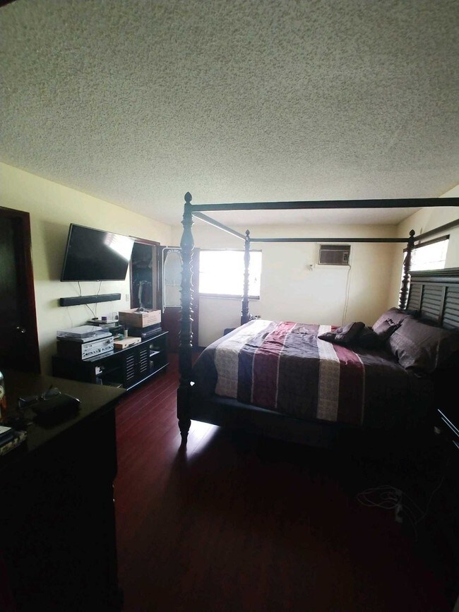 Building Photo - 671 W 35th Street  Riviera Beach FL 33404