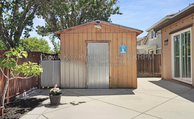 Building Photo - 229 Wisteria Ln