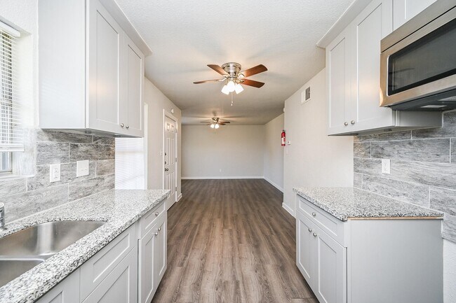 Building Photo - 1518 East Ave