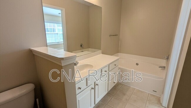 Building Photo - 1747 Oak Brook Ln NW