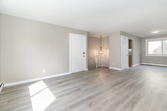 Building Photo - 6305 Englewood Ave