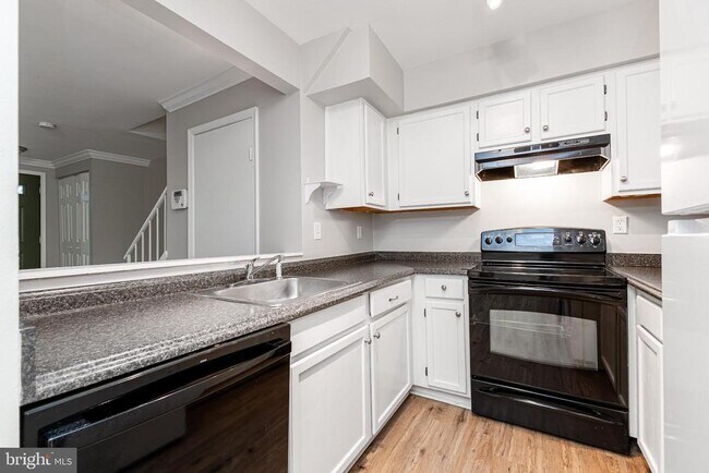 Building Photo - 7438 Emerald Dr