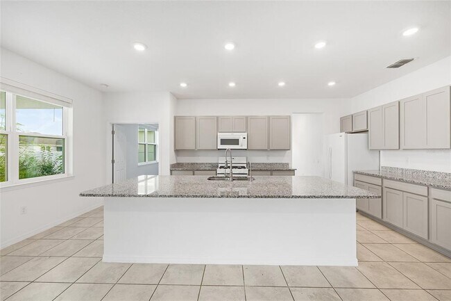 Building Photo - 7635 SW 64th St Rd