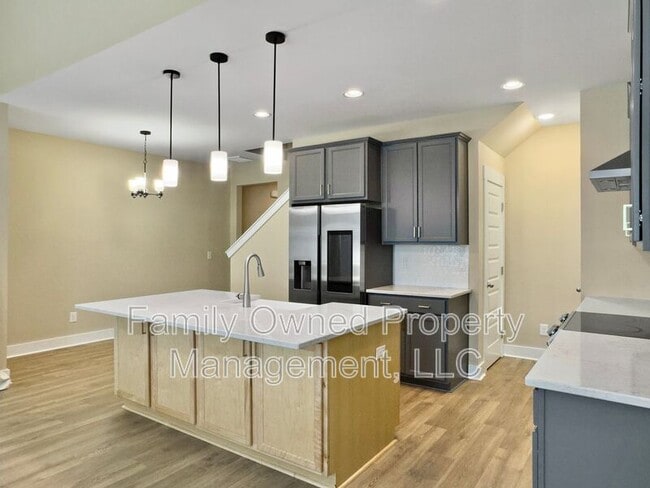 Building Photo - 7785 Park Gate Dr