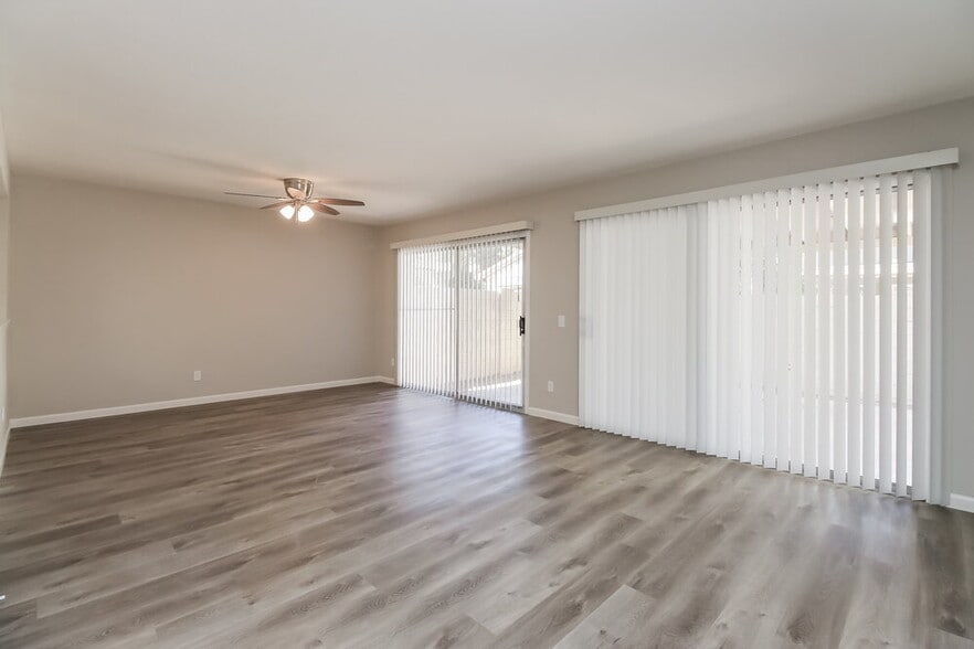 Building Photo - 1968 N Lexington Dr