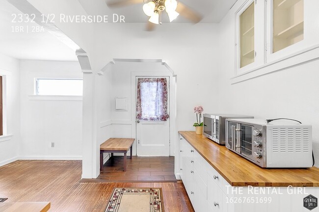 Building Photo - 2332 1/2 Riverside Dr-