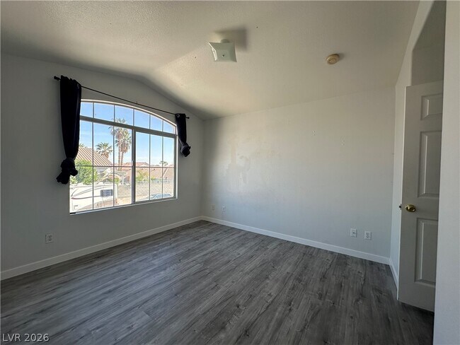 Building Photo - 8275 Cedar Leaf Dr