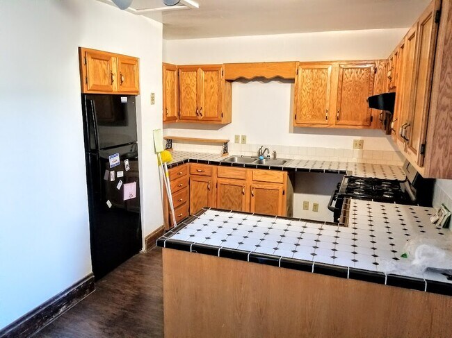 Building Photo - 618 N 12th St