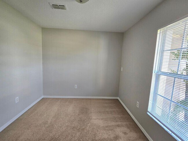 Building Photo - 136 Birmingham Dr
