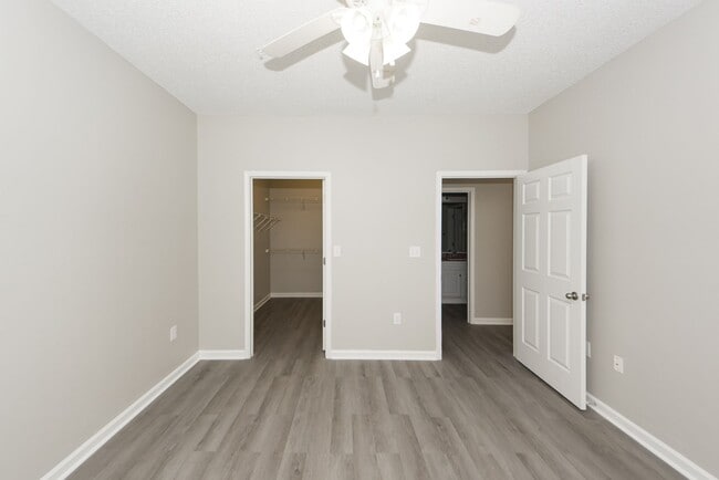 Building Photo - 1 Bedroom 1 Bath Condo in Southampton Pointe - Mt. Pleasant