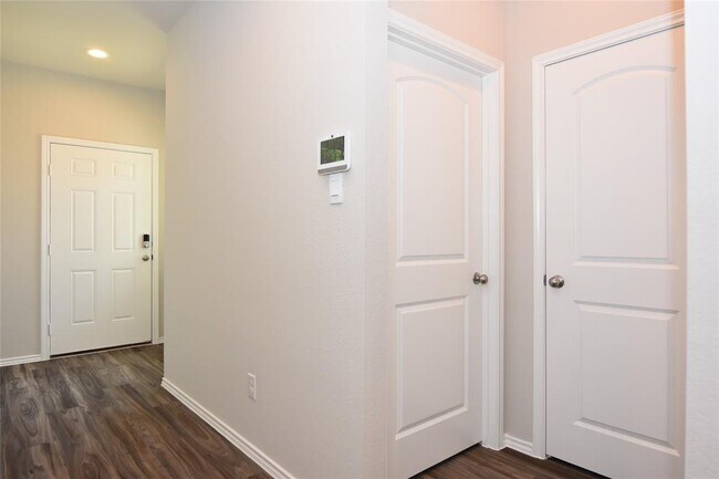 Building Photo - 9208 Inland Leather Ln
