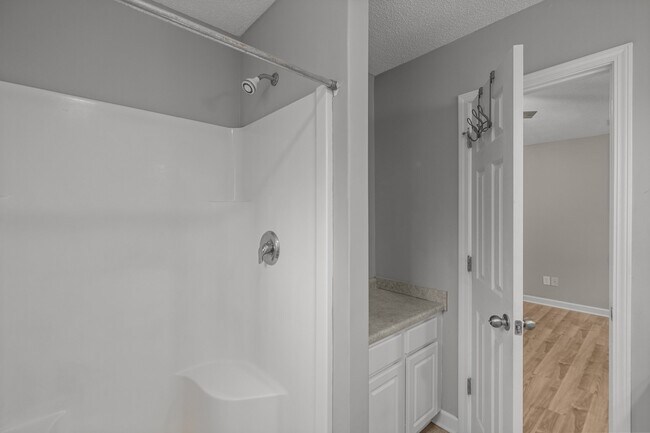 Building Photo - 202 Fairmount Way