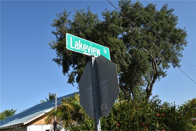 Building Photo - 3461 Lakeview Dr