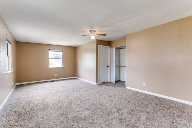 Building Photo - Renovated House in Irving • Great Location