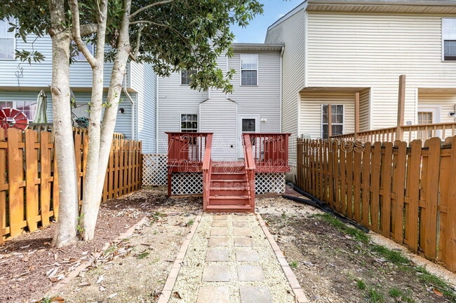 Building Photo - 203 Blueridge Ct