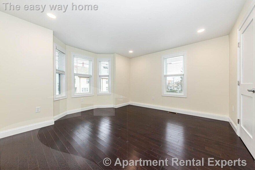 Building Photo - 28 Albion St