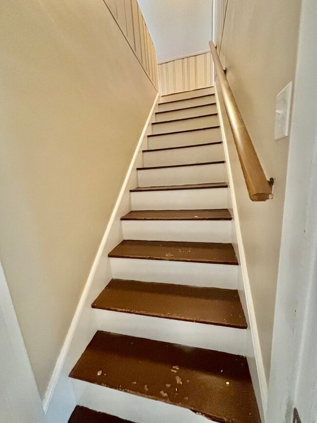 Building Photo - The "More Room to Roam" House: 4 Beds, 2 B...
