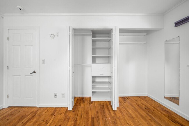 Building Photo - Spacious 3 Bed, 3 Bath