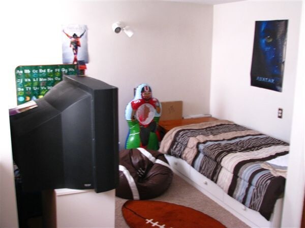 Building Photo - 2 br, 1 bath 4plex - 850 Houseman Upper