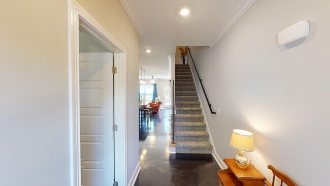 Building Photo - Charming 3-Bedroom Home with Modern Finishes in the Heart of Clarksville