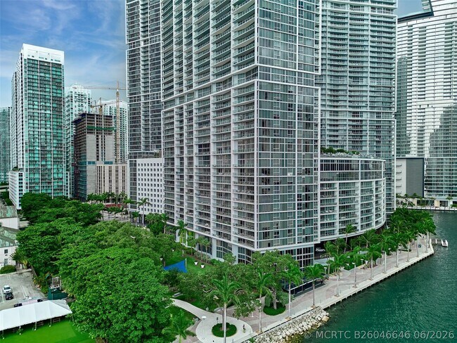 Building Photo - 495 Brickell Ave