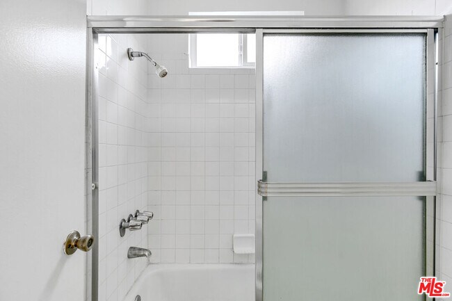 Building Photo - 1811 Parnell Ave