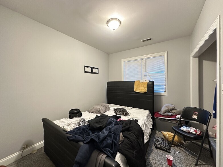 Building Photo - 364 N Hamlin Ave