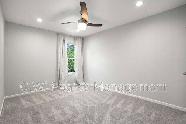 Building Photo - 7615 Woodthrush Dr