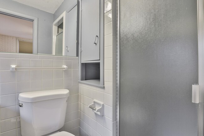 Building Photo - 334 S River Rd