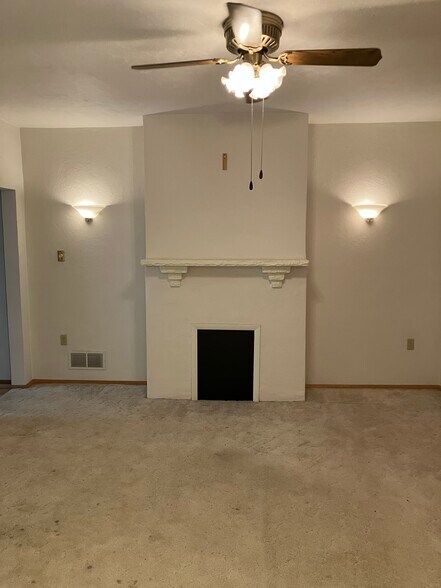 Living Room - 1281 Lakewood Ave