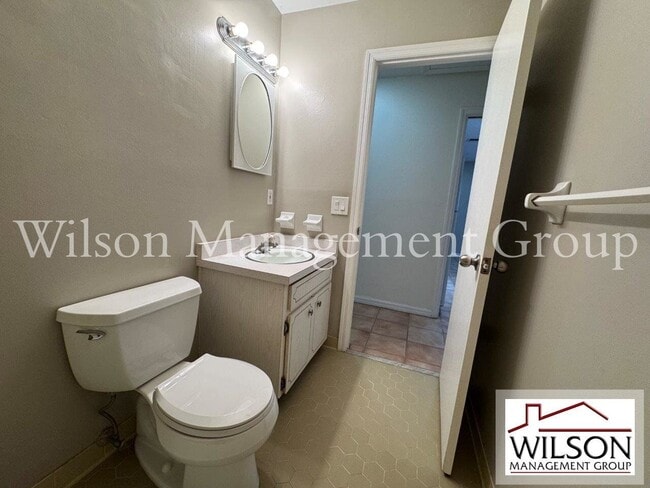 Building Photo - 623 Rugby St