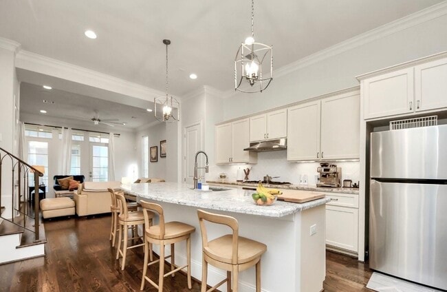 Building Photo - 15623 Broad St